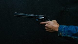 تفسير القتل بالرصاص في الحلم رؤيا قتل باطلاق النار في المنام
