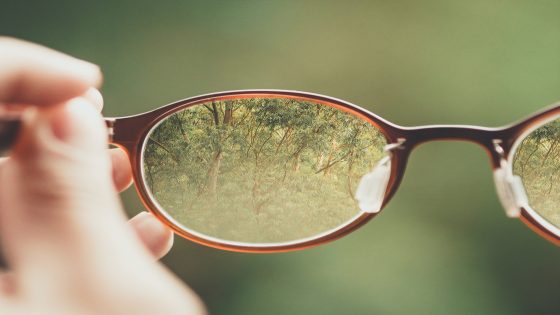 تفسير النظاره في الحلم رؤية لبس نظارة في المنام