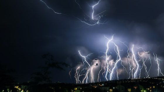 تفسير البرق في الحلم للامام الصادق – رؤيا البرق في المنام