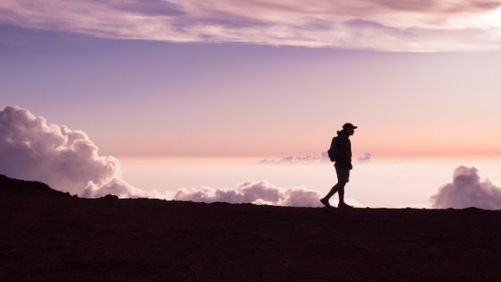 تفسير حلم المشي في الشارع رؤية امشي في الشارع
