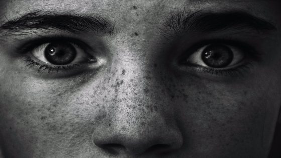 تفسير الكحل في حلم المرأه المتزوجه معنى وضع كحل العين في المنام