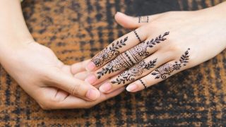 تفسير وضع الحناء في الحلم رؤية نقش حناء على اليد و القدم في المنام