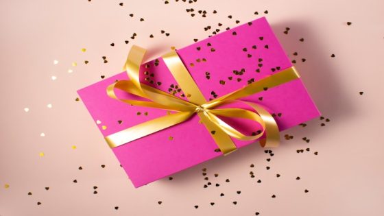 تفسير حلم الهديه في المنام للمتزوجه
