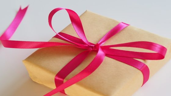 تفسير الهديه في الحلم معنى الهدايا في المنام
