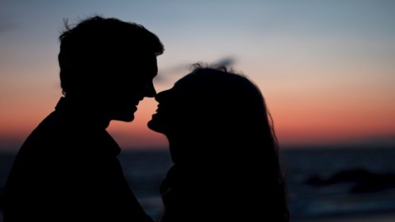 تفسير حلم تقبيل الحبيب السابق في المنام لابن سيرين