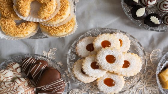 تفسير حلم اكل الحلويات في المنام لابن سيرين