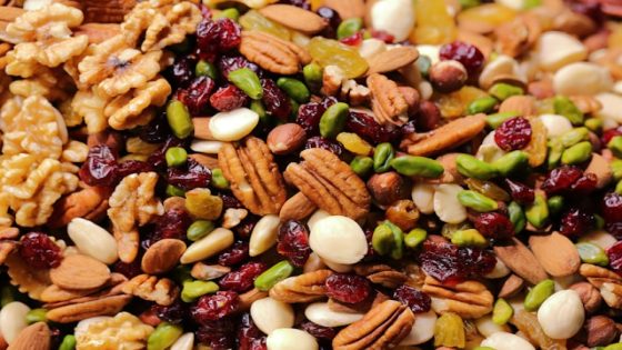 تفسير المكسرات في الحلم رؤية اكل المكسرات في المنام