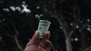 تفسير حلم استلام الراتب في المنام لابن سيرين