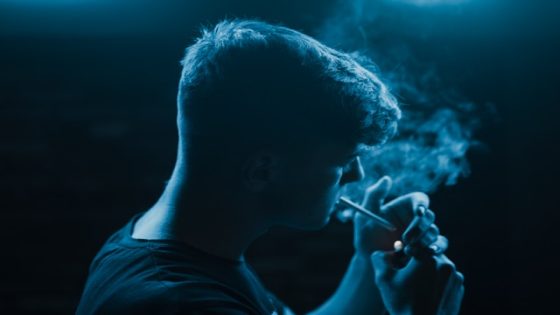 تفسير حلم شرب الدخان رؤية شخص يدخن سيجارة