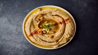 تفسير رؤية الحمّص في المنام ورمز أكل الحمّص في الحلم