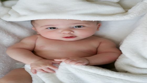 تفسير رؤية تقبيل طفلة صغيرة في المنام