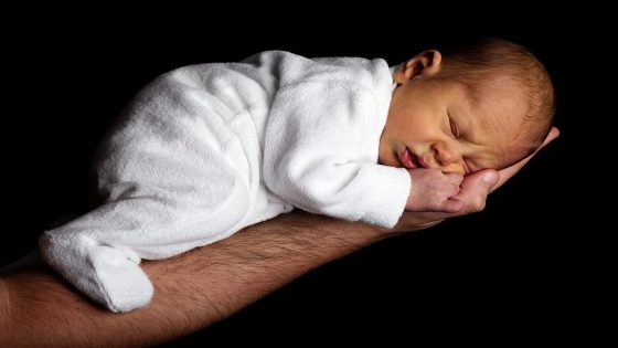 بكاء الطفلة الرضيعة في المنام
