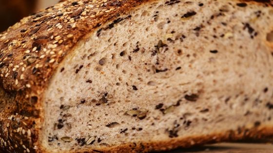 تفسير حلم العيش البلدي للعزباء والمتزوجة والرجل