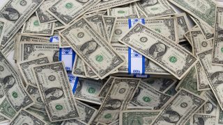 تفسير حلم المال للعزباء لابن سيرين