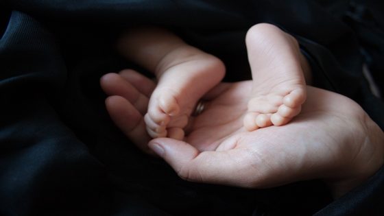 تفسير رؤية قطع الرجل من الركبة في الحلم للشباب ومعناها