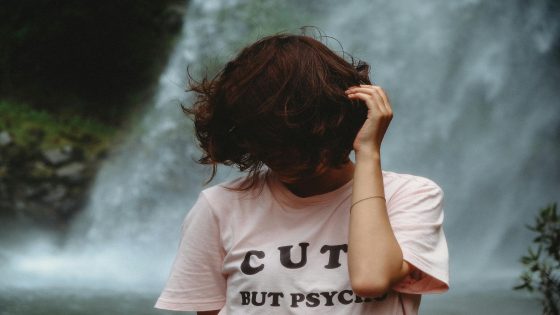 تفسير حلم رؤية امرأة اعرفها لها ذكر رجل