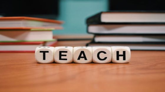 تكرار رؤية المدرسة في المنام للعزباء