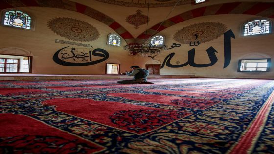 تفسير حلم صلاة الظهر في المنام للعزباء