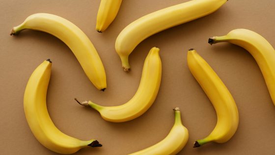 توزيع أو اعطاء الموز في المنام
