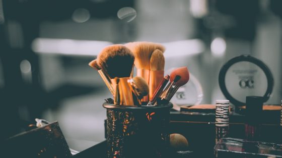 تفسير وضع المكياج في الحلم لابن سيرين