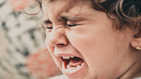 رؤية فتاة تبكي في المنام