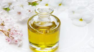 ما هي فوائد زيت القرنفل وأضراره؟