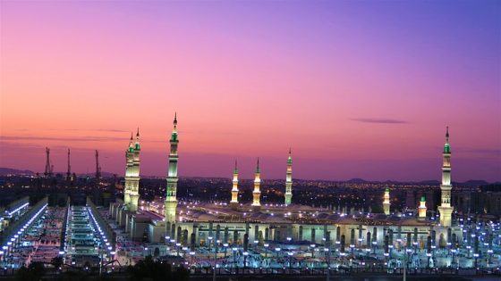 كم تبلغ مساحة السعودية وعدد سكانها؟