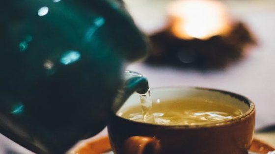 فوائد الشاي الأخضر على الريق وأضراره