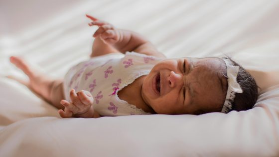 علاج الإمساك عند الأطفال عمر سنة