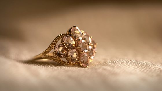 شراء خاتم ذهب في المنام للعزباء