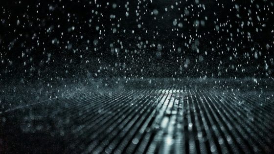 تفسير نزول المطر من سقف البيت