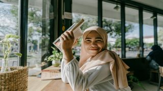 تفسير حلم التحدث مع فتاة لا اعرفها للعزباء