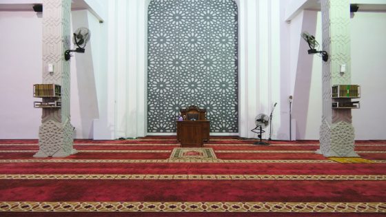 تفسير رؤية سجادة الصلاة في المنام ومعناها