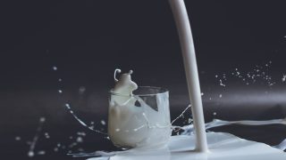 تفسير حلم حليب صدر المرأه في المنام